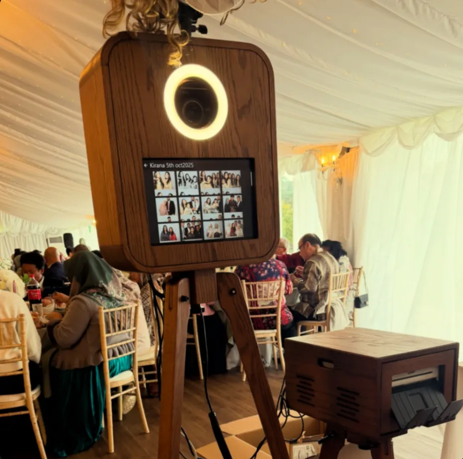 Photobooth Hire in Dartford | Wedding & Party Photo Booth | ClickPlick